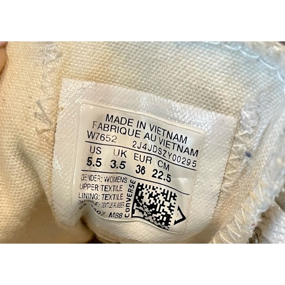 Classic Converse Women’s Sneakers - Picture 5 of 5